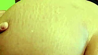 Malaysisk amatør pige suger og rider mig på våd seng