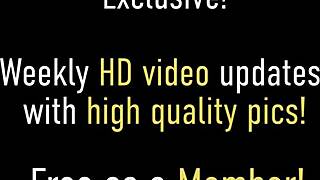 Drażniąca ręczna robótka łaskocze milf Charlee Chase do wybuchowego wytrysku