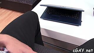 Obseden sem s to seksi gejevsko akcijo z mladeničem