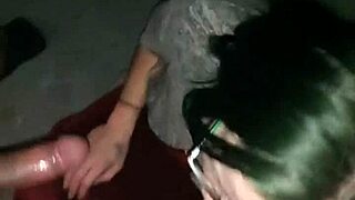 Silky Faz Garganta Profunda no Pau do Vizinho Novo em Vídeo Caseiro