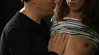 Wie hart kannst du es nehmen, Sklave, in diesem Käfigfick?