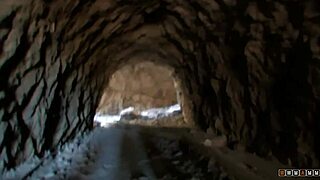 Je tvrdý pták staršího chlapa vítán v její těsné píči a prdeli?