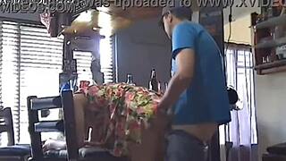 كاميرا تجسس تلتقط الزوج يخون مع فتاة صغيرة 24 عامًا