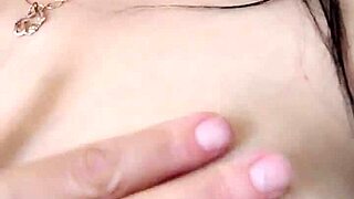 快下来，用你饥渴的舌头舔我的小穴