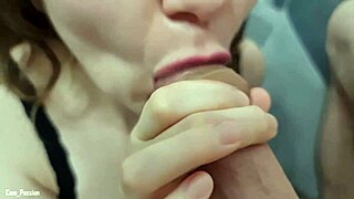 कभी हॉट क्लोजअप ब्लोजॉब ट्राई किया मुँह में ढेर सारा माल POV स्टाइल में?