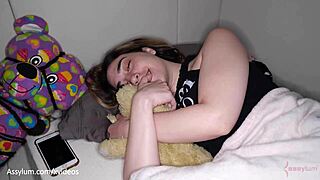 OMG, Lexi Grey trinkt Morgenpisse und bekommt harten Arschfick! 😱