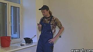 Pengelens mann lar het kompis pløye eks-kjæresten for penger i vill trio!