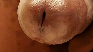 Hallelujah Johnson抚弄他的巨大黑屌！🔥