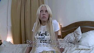 Jeune blonde 18+ filmée en train de prendre une bite.