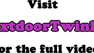 어이, 이 십대 트윙크들 첫 리밍 세션 즐기는 거 맞지? 선교사 항문 플레이가 너무 리얼해!