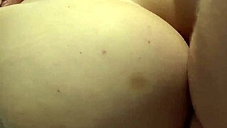 Мачеха с большой жопой трахает пасынка во время его звонка отцу, заканчивая кремпаем?