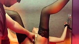 Anděl pevně svázaný pro intenzivní orgasmus strojem