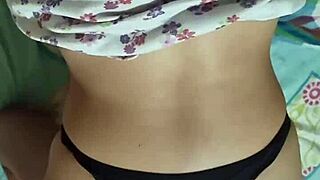 继女醒来看到粘稠精液滴在她紧致身体上