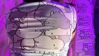 min favorit 18+ skolflicka har den sötaste blyga rösten någonsin