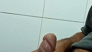 Hej Diogo, pokaži nam, kako si drgneš ta brazilski kurac solo