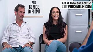 שינה ריידר מילף ברונטית נתפסת גונבת ברגע מזעזע