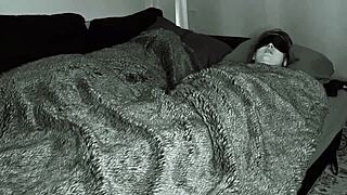 是的，你可以操我！继母为她急切的男孩大开双腿