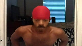 Intense gym workout wordt wilde teenzuig frenzy met schattige kamergenoot in USA.