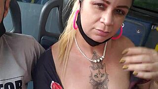 פעולת בלוג'וב חמה בתוך אוטובוס ציבורי נתפסה במצלמה