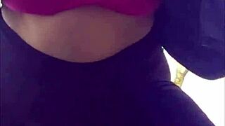 عايز تشوفني وأنا بهز طيزي الكبيرة وأرقص عليك؟