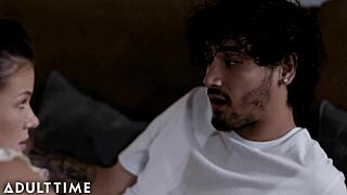 सौतेली माँ सिल्विया सेज वर्जिन सौतेले बेटे को गर्लफ्रेंड को संतुष्ट करने का तरीका दिखाती है