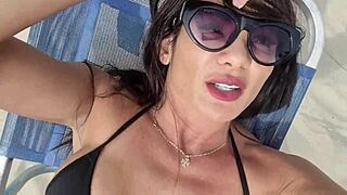 Latinska brunetka dobi analno nabijanje na plaži Copacabana, polno na XV Red