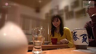 क्यूट गर्ल को सुशी रेस्टोरेंट में पिक अप किया