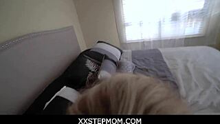 Mačeha Richelle Ryan, njena pička je popolna za pastorkov kurac