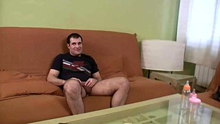 Мен ме чукат в гъза догги стил с огромен кур