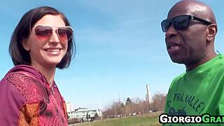 Am întâlnit-o pe Lina Arian pe stradă cu Mike Chapman și am fost futută tare