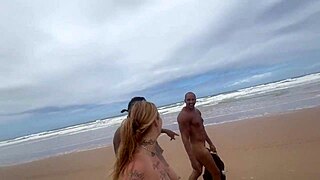 Imali smo divlju orgiju na nudističkoj plaži sa vrućim prijateljima