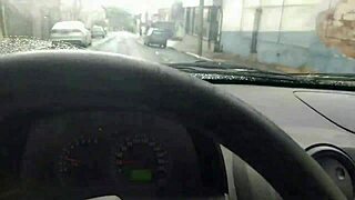 Uber-chauffør kommer i passagerens mund som betaling for turen med våd blowjob