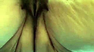 Nenek Jerman Pamerkan Faraj Berbulu dari Bawah Skirt