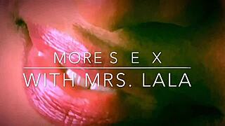 هل كس السوداء الرطب للسيدة لالا جاهز للعمل الجامح؟