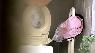 Pertemuan Toilet Jepang Bagian 2 dengan Aksi Liar