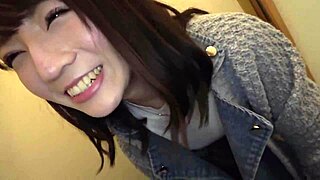 我无法抗拒她诱人的亚洲身材和完美大奶，她的可爱魅力和湿润的日本宝贝气质让我在甜蜜蒸腾的性爱中疯狂！