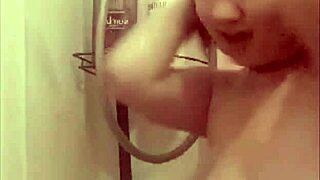 I duschen förbereder jag mig för en vild natt framåt