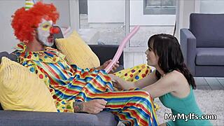 Persoonlijk: Ik ben een geile huisvrouw die deze clowns harde pik als gek berijdt!