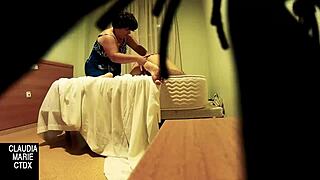 Skrita kamera ujame debelo punco pri oralnem seksu in intenzivnem jebanju v tajnem vohunskem posnetku