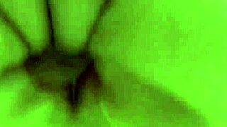 Ξανθιά τρανς καταστρέφει την στενή τρύπα της γλυκιάς καστανής