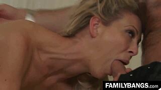 Verheirateter Kerl schleicht sich weg, um private Masseurin Cherie DeVille zu ficken