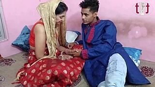 Malam Pertama atau Suhag Raat Jadi Tukar Istri India yang Liar