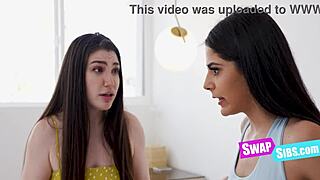 स्केलेटन बॉडी स्विच step sis स्वैप एंजल गोस्तोसा, लिली लू के साथ।