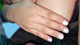 Зрелая латина сквиртит от жесткого анала огромным членом в дикой сессии