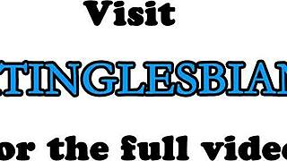 Лесбиянки кончают струей, лижа друг другу киски