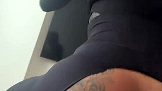 哇，这个拉丁娜穿黑衣内射肛交！