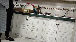 Jebote, dostavljaču, hoćeš da se platiš mojim telom umesto?