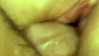 Courtney Simpson stříká během šukání