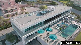 Yo, Violet tinggalkan bf untuk BBC besar Jason di shower