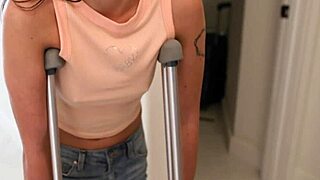 Aria Valencia और Joshua Lewis का Delivery Guy के साथ Hot Hookup